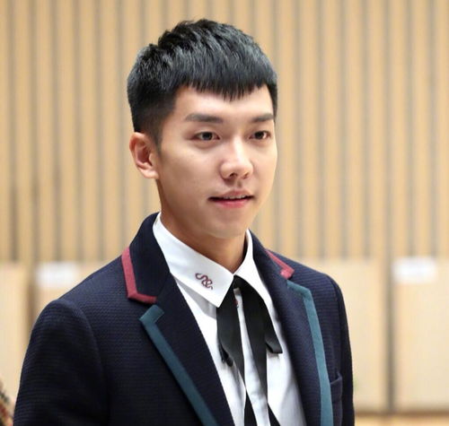 李昇基新戀情遭反彈 韓國網民怒斥'不分手就別上電視'